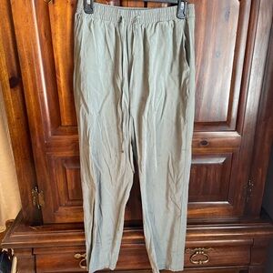 Women's Olive Cropped Pants
